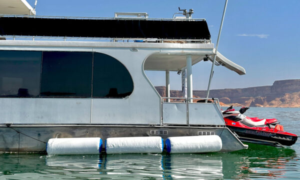 Bull bumper fender for house boats